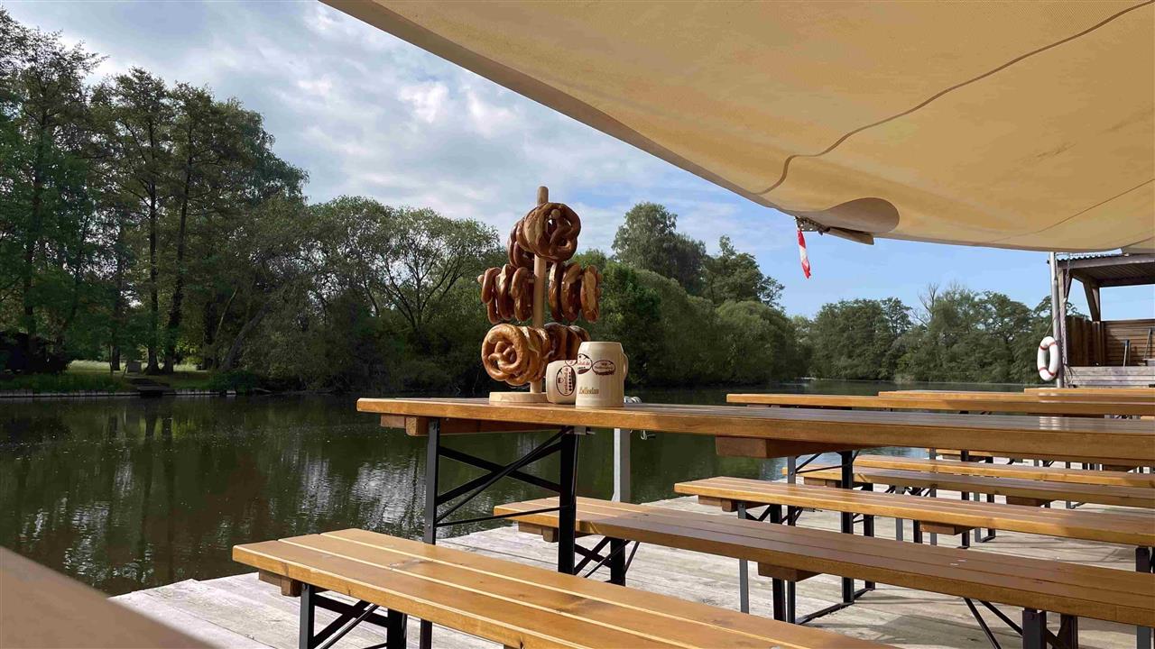 Fassbier, Brezeln, blauer Himmel...